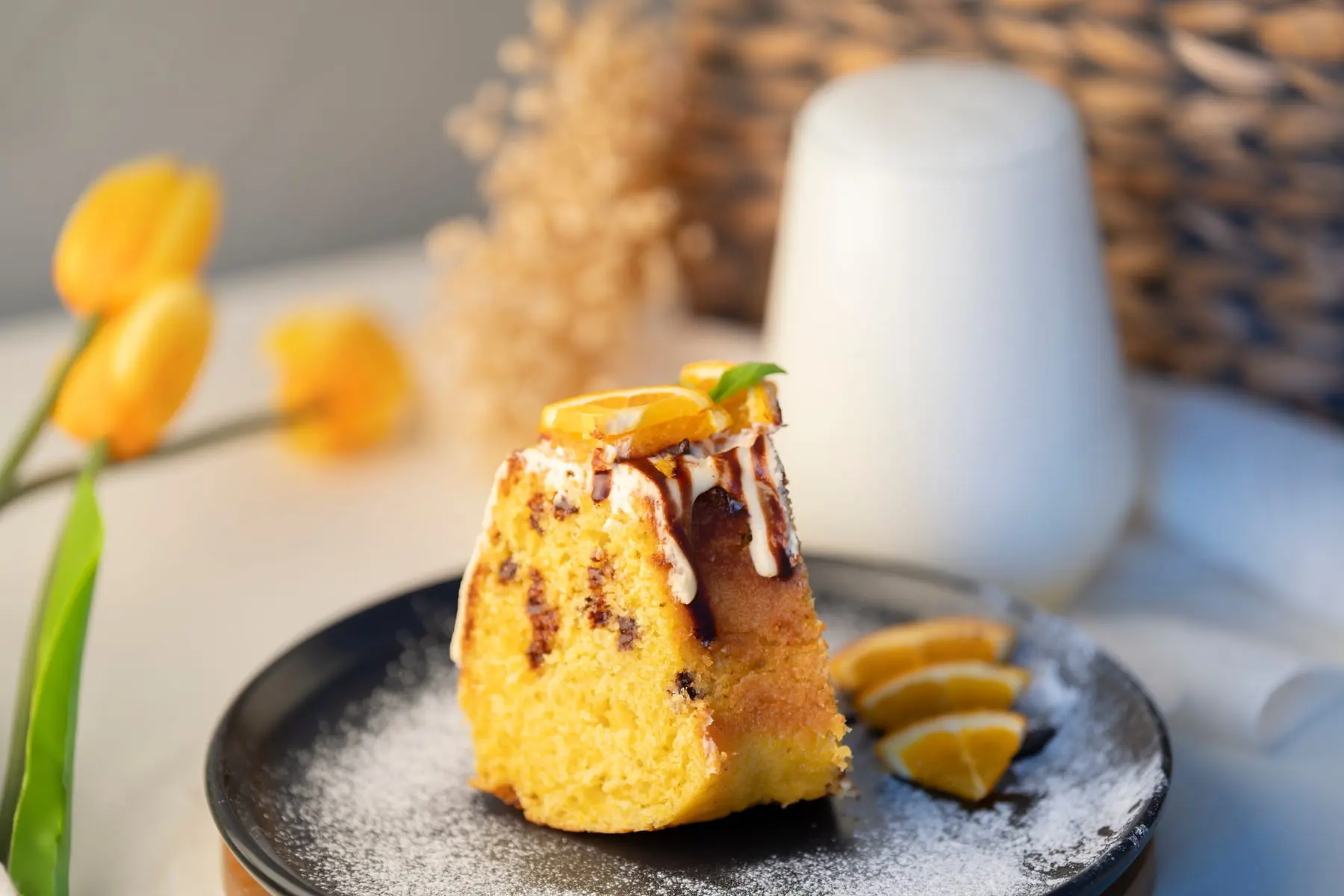 Combo de torta de naranja con bebida en La Carolina, Quito