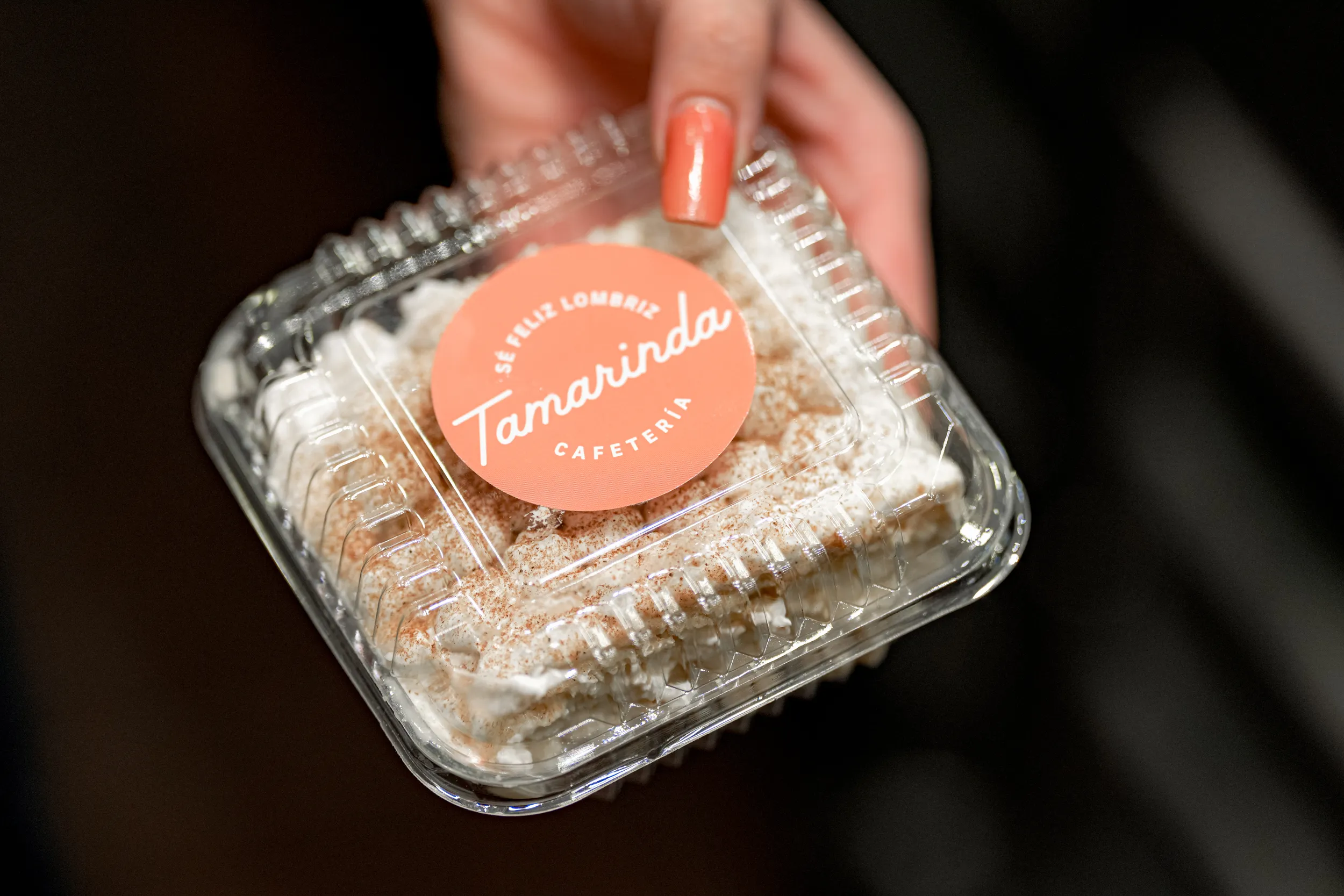 Postre para llevar con sticker de Tamarinda en Quito